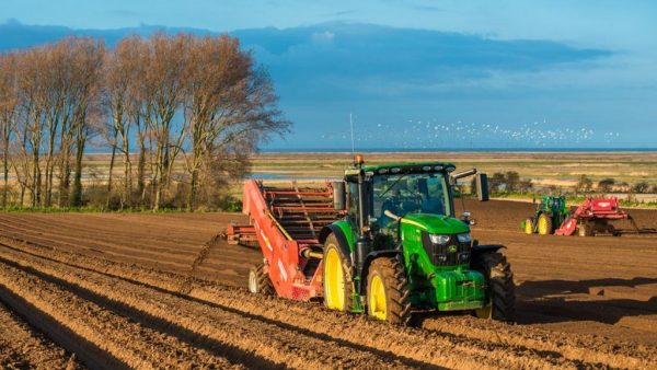 Using data for farming: How IoT is revolutionising the farming industry ...